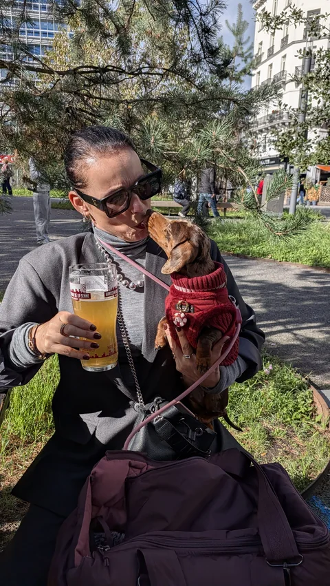 Een zonnig terrasmoment in Brussel met Celine